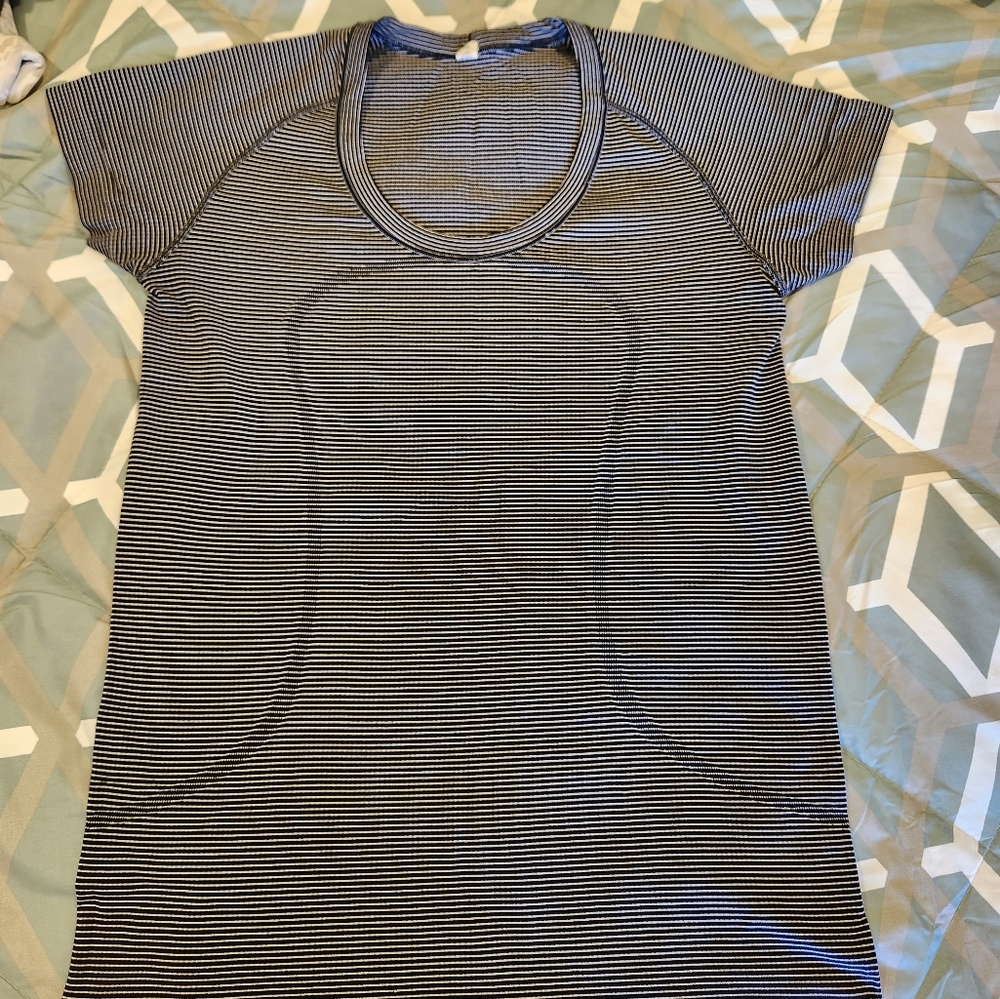 Lululemon metal vent tech top
